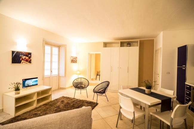 Appartamento con Balcone - 9